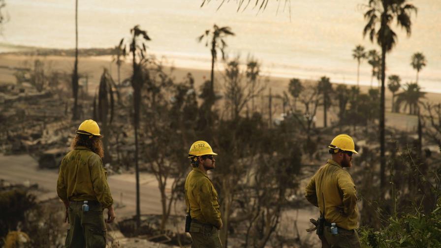 Aumenta a 24 la cifra de muertos por los incendios en Los Ángeles