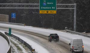 El sur de EEUU se descongela tras la tormenta invernal, mientras la electricidad regresa lentamente