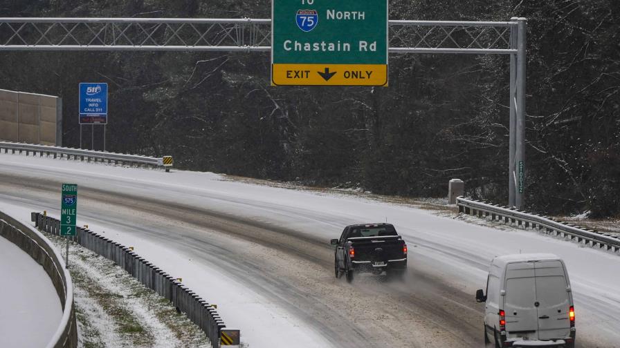 El sur de EEUU se descongela tras la tormenta invernal, mientras la electricidad regresa lentamente