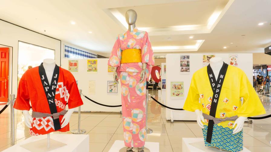 Exhibición "Calendarios del Japón 2025 y trajes tradicionales"