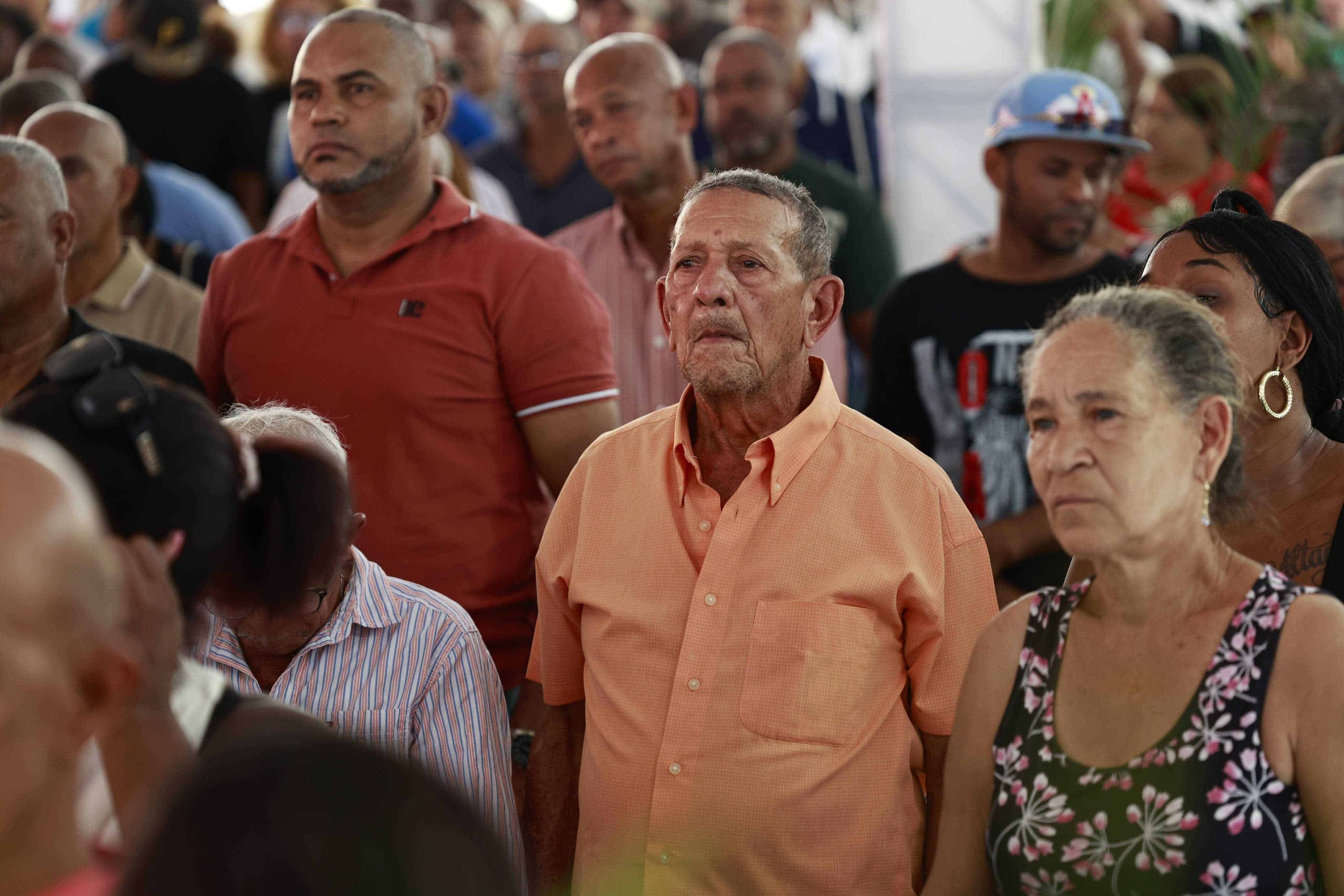 Ciudadanos en el acto.