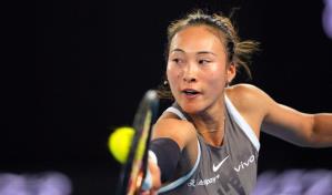 Inicio tormentoso en Australia: Zheng gana en pista cubierta y se suspenden primeros partidos