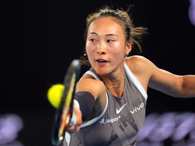 Zheng Qinwen vence a Iga Swiatek, y la elimina del US Open