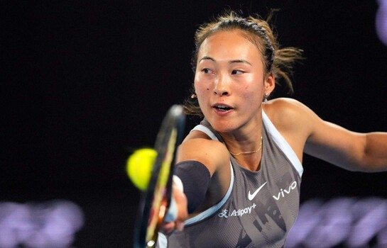 Zheng Qinwen logra otra remontada hist&oacute;rica y elimina del US Open a Iga Swiatek