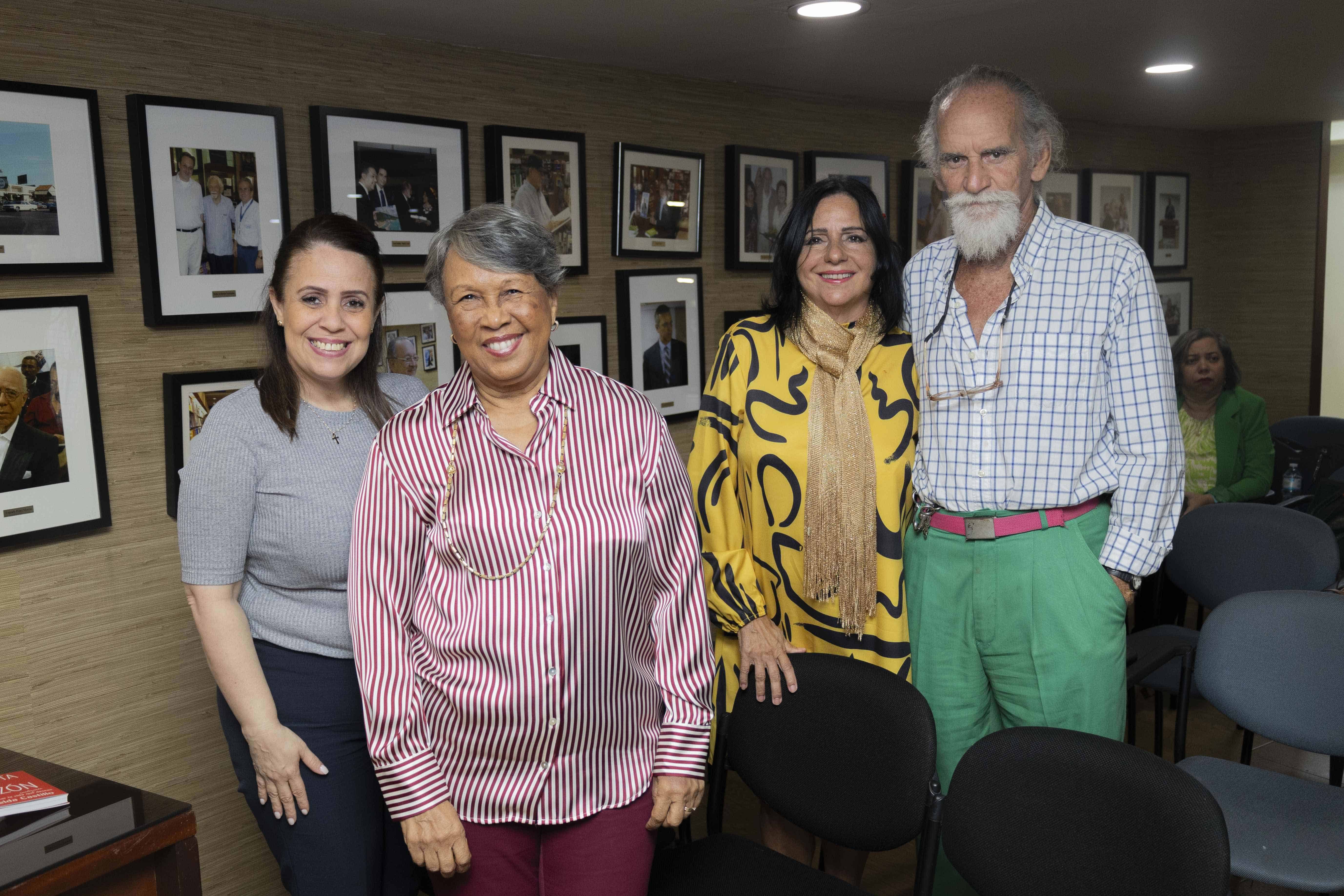 Rosanna Pérez, Nuris Vásquez, Alexandra Germán Melo y Johnny Bonelly.