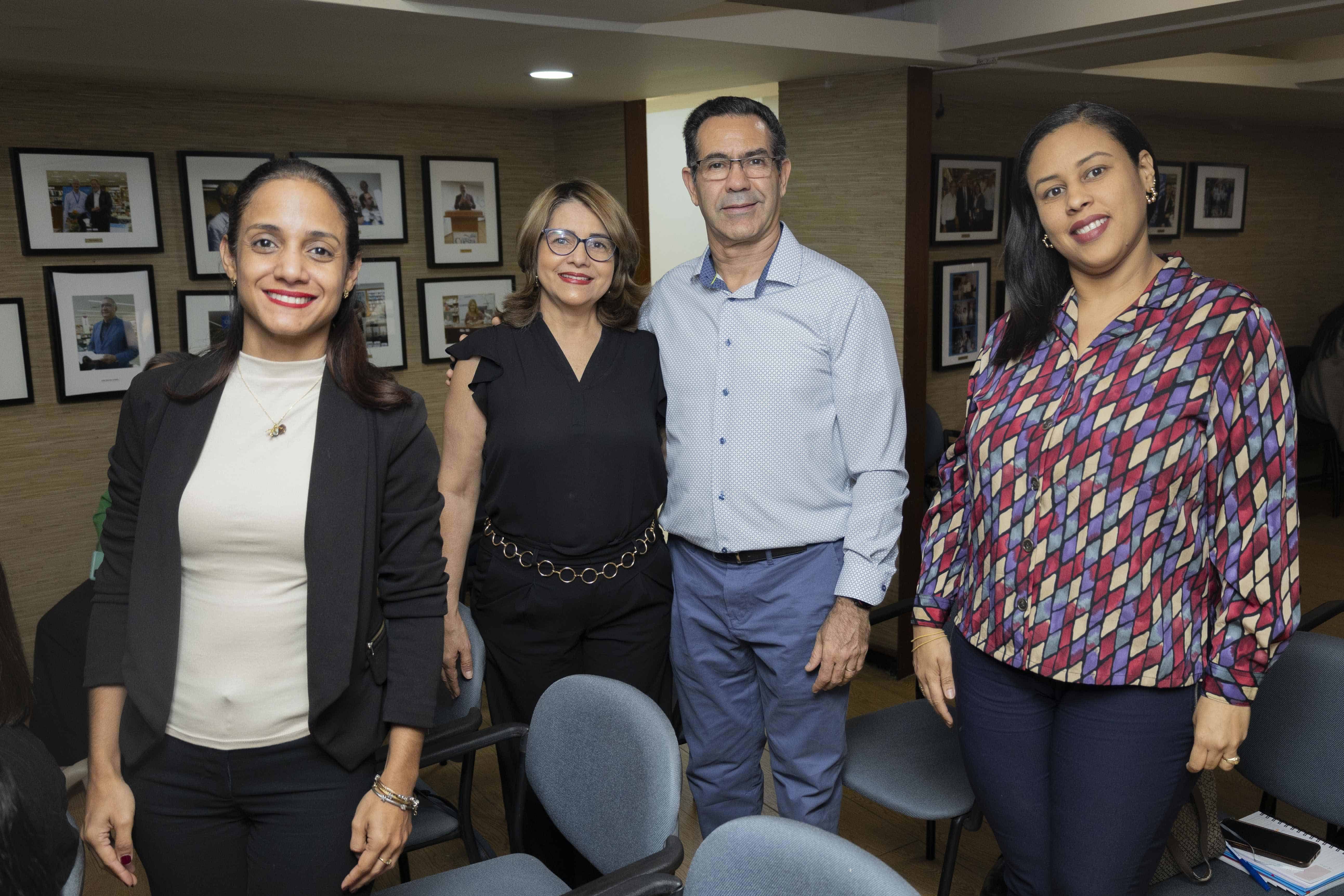 Laura Dejardens, Magali López, Milton Abreu y Rosi Landrón.