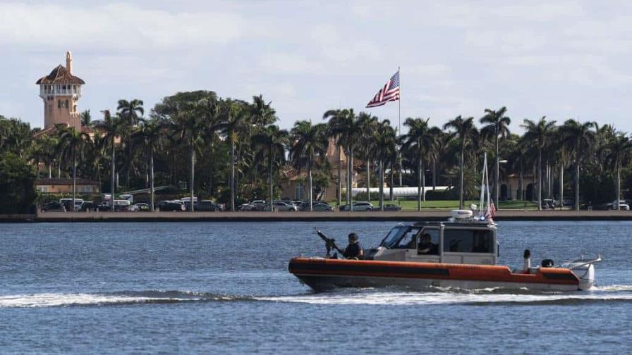 Trump iza bandera de EE.UU. a toda asta antes de finalizar luto de 30 días por muerte de Carter