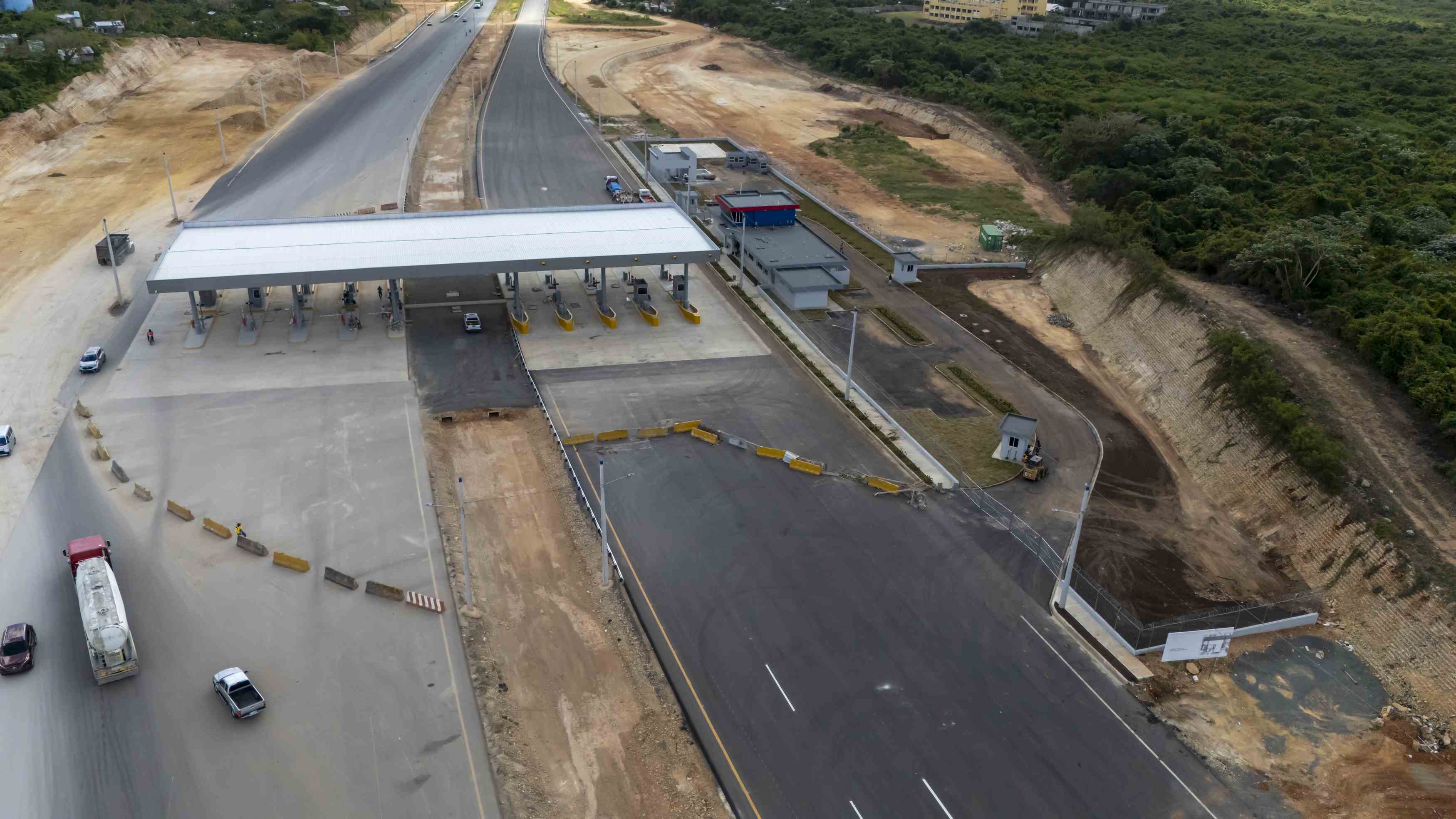 Vista de la estructura del peaje.