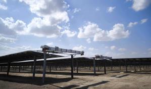 Casi 4 millones de paneles y robots para limpiar: así es la mayor planta solar del mundo