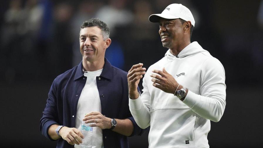 Woods debuta en la liga de golf bajo techo sin necesidad de presentación