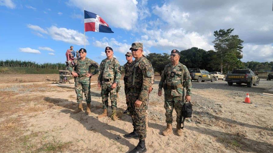 Jefe del Ejército supervisa puestos fronterizos y garantiza la seguridad nacional