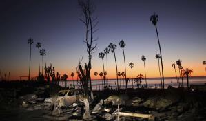 Aplazan las alertas de clima extremo para incendios al remitir el viento en el área de Los Ángeles