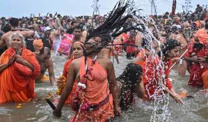 Arrancó en India la gigantesca peregrinación hinduista Kumbh Mela