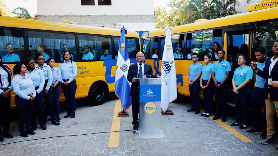 Gobierno anuncia transporte escolar en Samaná y Santiago Rodríguez a partir de marzo