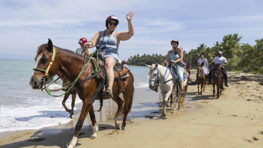 Turistas reportan mayor satisfacción con su experiencia en República Dominicana durante 2024 Turistas reportan mayor satisfacción con su experiencia en República Dominicana durante 2024
