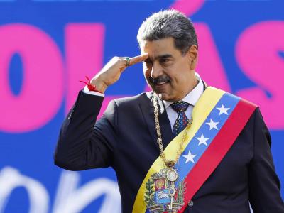 Maduro designa comisión para que trabaje en una reforma constitucional