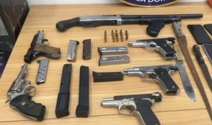 La División de Inteligencia de la Policía apresa a dos hombres con seis armas de fuego en Tenares