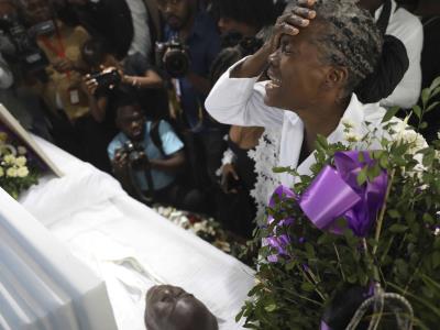 Crisis en Haití: sepultan a periodista asesinado en ataque de bandas