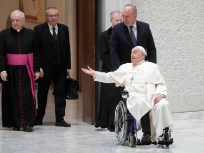 Papa Francisco sufre caída