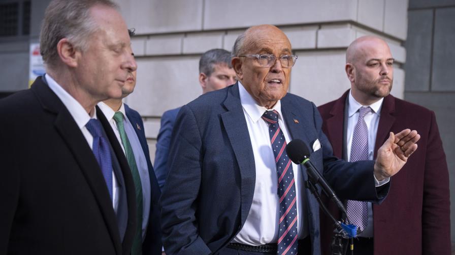 Giuliani resuelve disputa con trabajadoras electorales sobre propiedad de condominio y otros activos