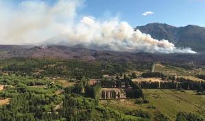 Evacúan 200 viviendas por incendio en la Patagonia argentina