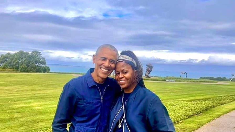 Barack Obama felicita a su esposa por su cumpleaños 61