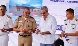 Abinader inaugura guardería, lavandería y salón de baile de escuela de la Armada