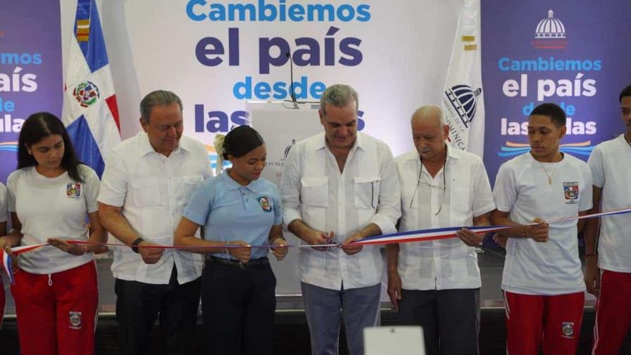 Presidente Abinader inaugura cancha del Instituto Unión Panamericana