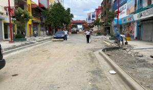 Críticas por remodelación del Barrio Chino en la avenida Duarte debido a la ampliación de la acera