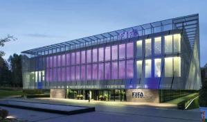 FIFA veta 5 años a funcionario venezolano de fútbol e impone multa por irregularidades financieras