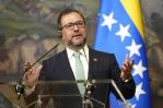 Venezuela anuncia operativo para atender a desplazados desde Colombia por conflicto