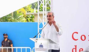 Presidente Abinader entrega cancha de baloncesto y un play en Manoguayabo