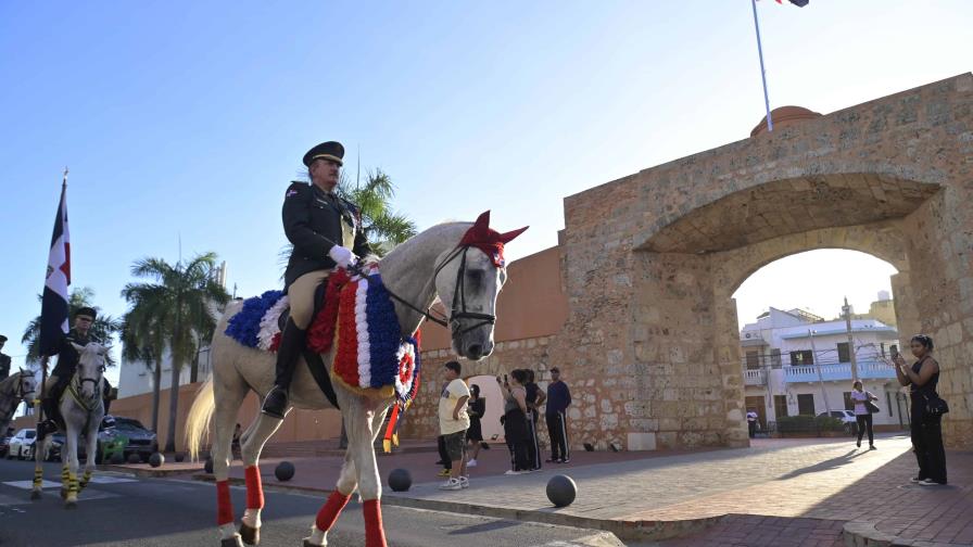 Jinetes rinden honor a Duarte con la Cabalgata de la Patria por la Ciudad Colonial