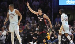 Kel´el Ware iguala su máximo de temporada con 25 puntos y Heat vence 128-107 a Spurs