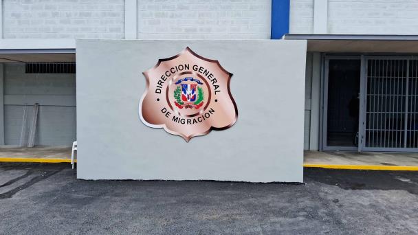 Migración somete siete personas sorprendidas con documentos falsos