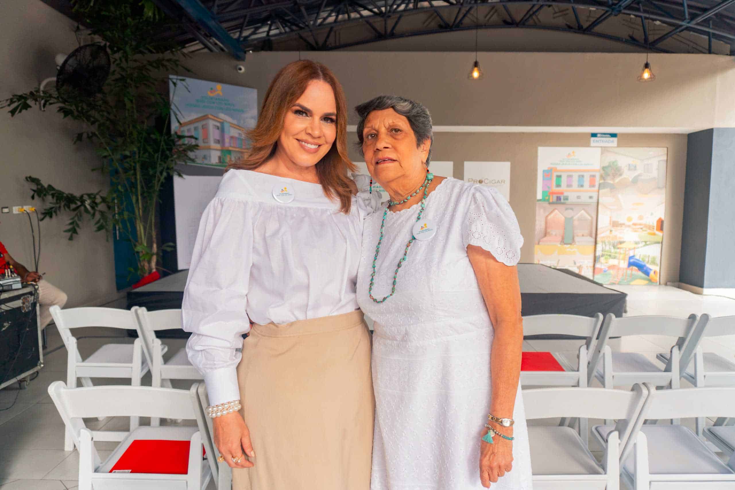 Brenda Sánchez y Luisa de Vargas.