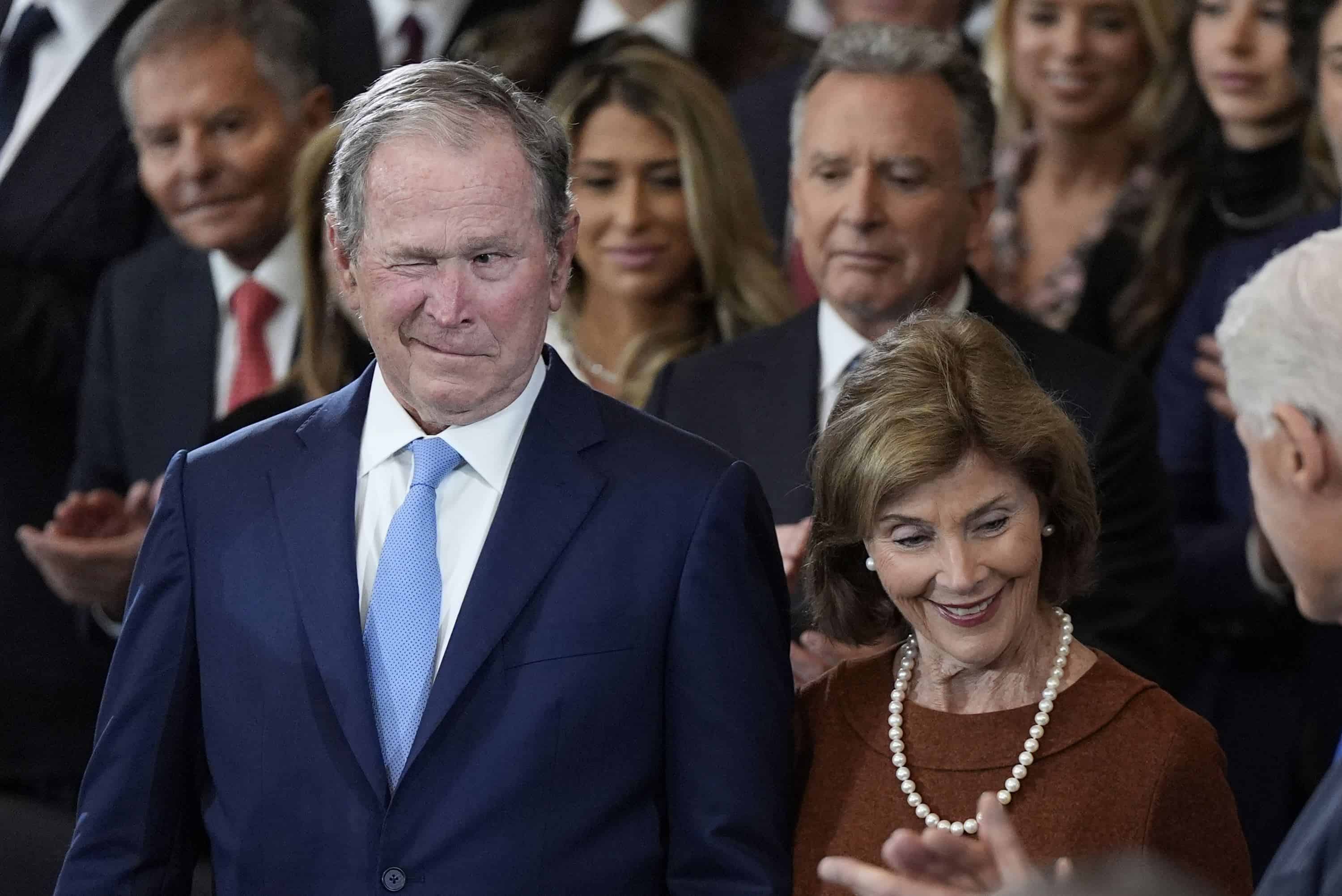 El expresidente George W. Bush y Laura Bush llegan antes de la 60a Inauguración Presidencial en la Rotonda de los Estados Unidos. Capitolio en Washington, lunes 20 de enero de 2025.