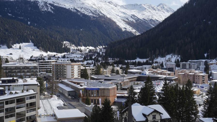 La fortuna de los más ricos se disparó en 2024, dice grupo contra pobreza antes de cumbre de Davos