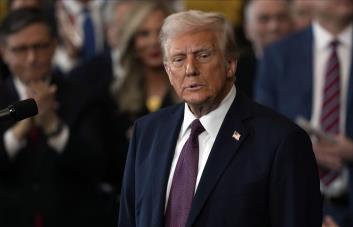 Trump dice que EE.UU. reconocerá sólo dos géneros: masculino y femenino