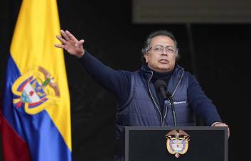 Petro ordena subir un 25 % los aranceles a los productos de EE.UU. importados por Colombia