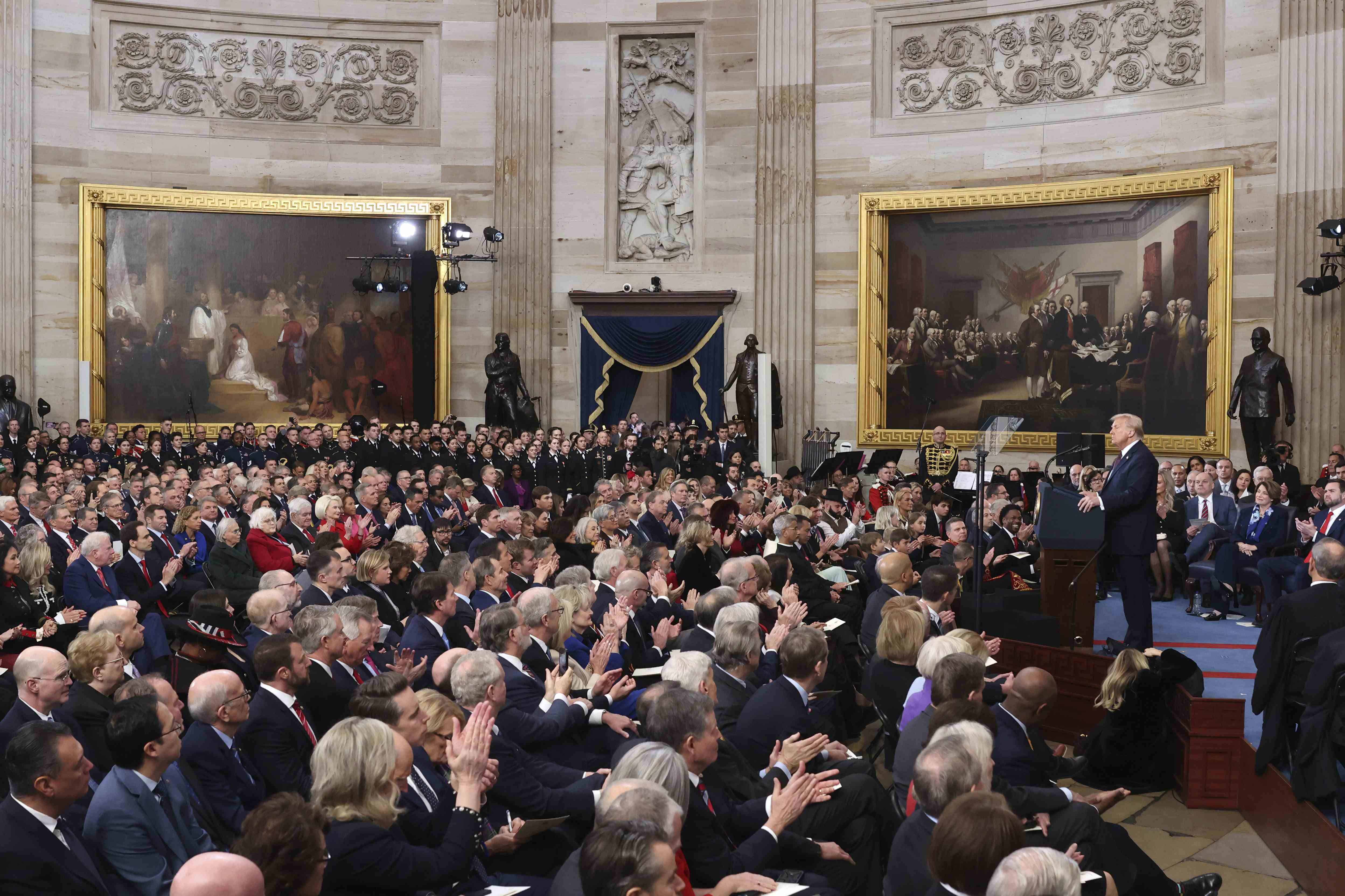 La juramentación de Trump se hizo en La Rotonda del Capitolio. 