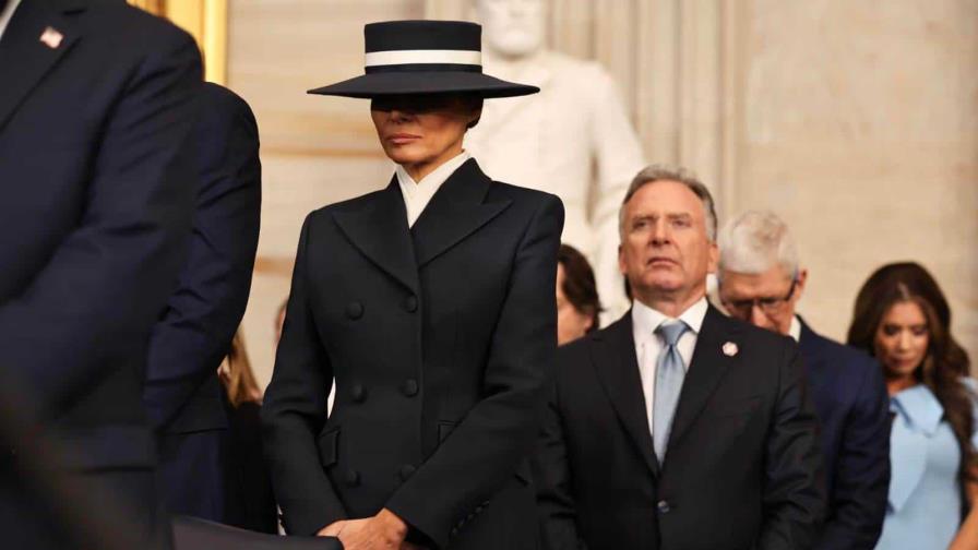 Melania Trump apuesta por un look sobrio para la investidura