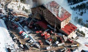 Un incendio en un hotel de una estación de esquí en Turquía deja 76 muertos Un incendio en un hotel de una estación de esquí en Turquía deja 76 muertos