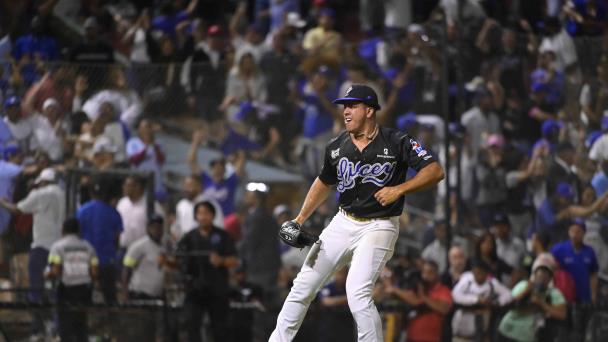 Sergio Alcántara deja al Escogido en el terreno; da primer triunfo de la serie final al Licey