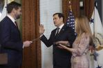 Rubio promete trabajar por un mundo más seguro tras jurar como secretario de Estado Rubio promete trabajar por un mundo más seguro tras jurar como secretario de Estado