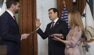 Rubio promete trabajar por un mundo más seguro tras jurar como secretario de Estado Rubio promete trabajar por un mundo más seguro tras jurar como secretario de Estado