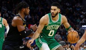 Celtics vencen 125-85 a Warriors, su derrota más abultada en casa en 40 años