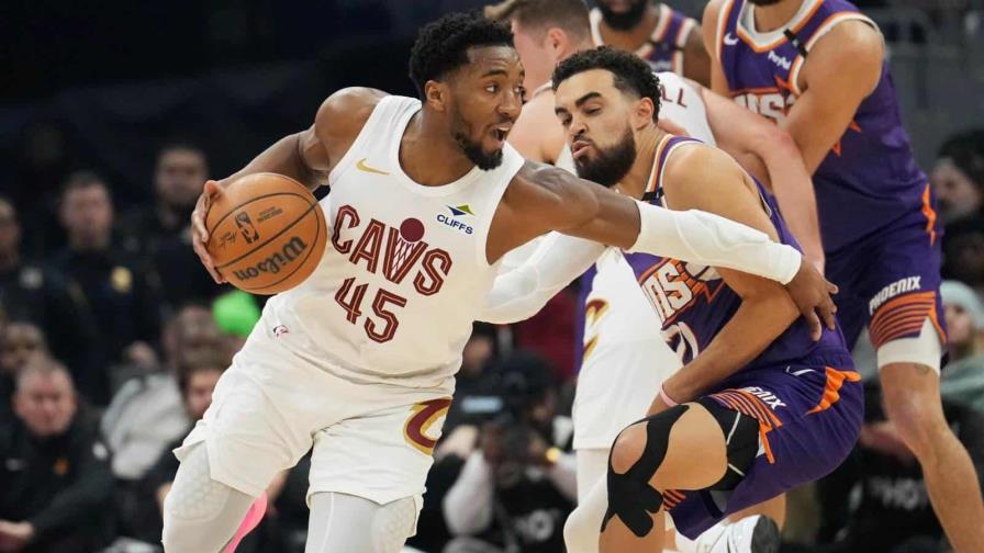 Donovan Mitchell anota 33 y lleva a Cavaliers, líderes de NBA, a victoria 118-92 sobre Suns