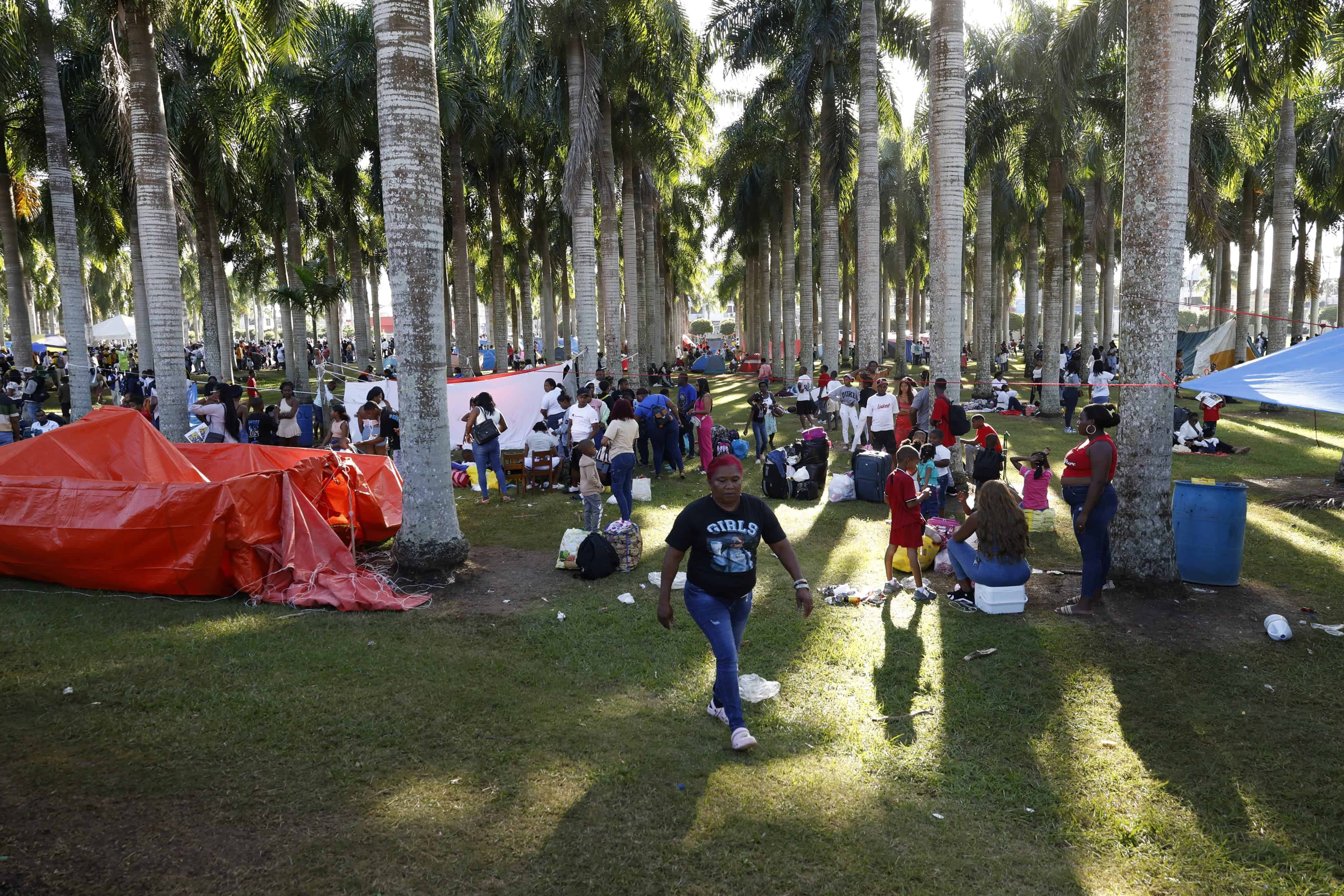 Acampar en la cercanía de la Basilica de Higüey es una muestra de la devoción a la Vírgen de la Altagracia.