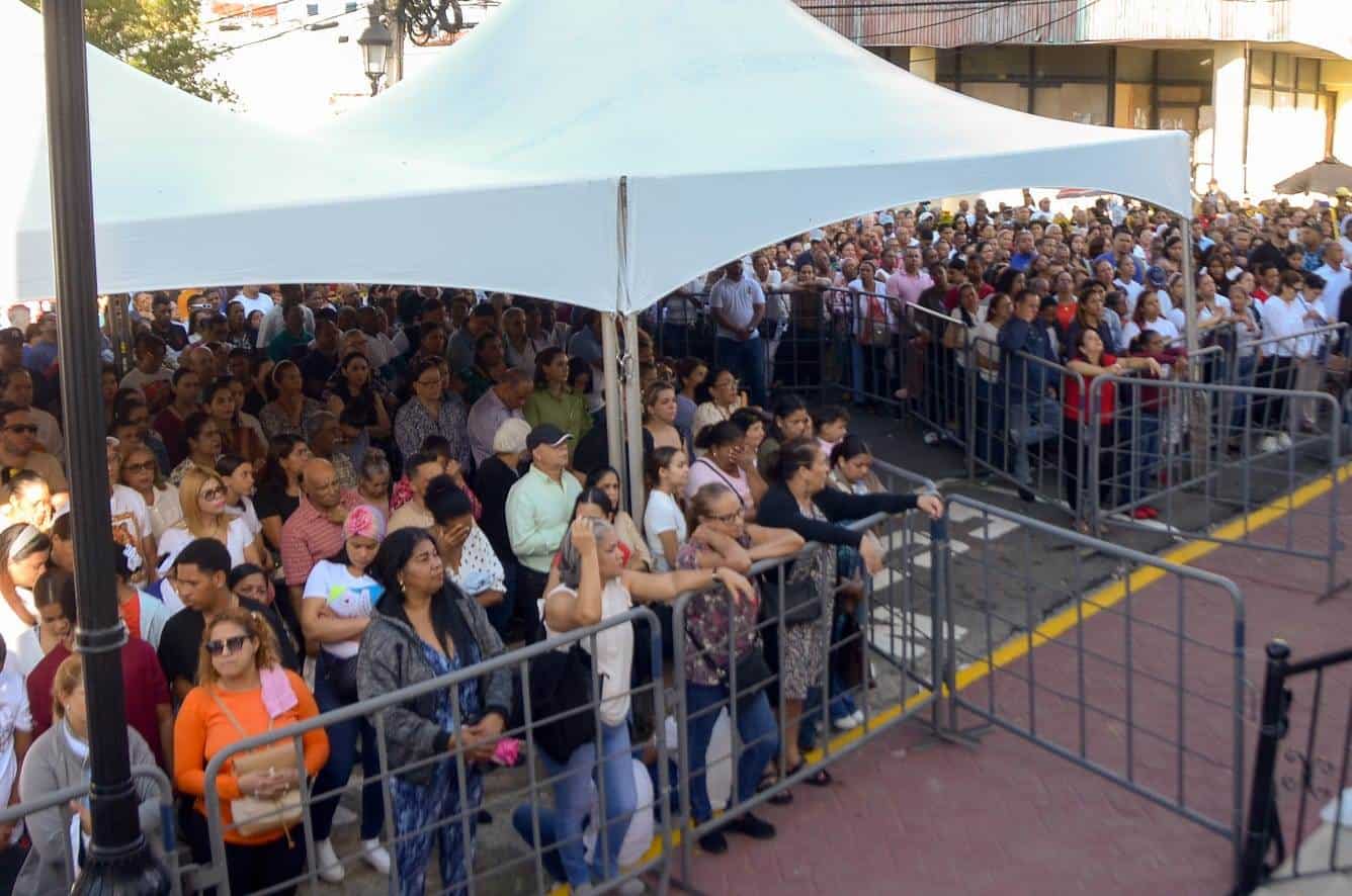 Santiago de los Caballeros recibió a cientos de devotos este martes 